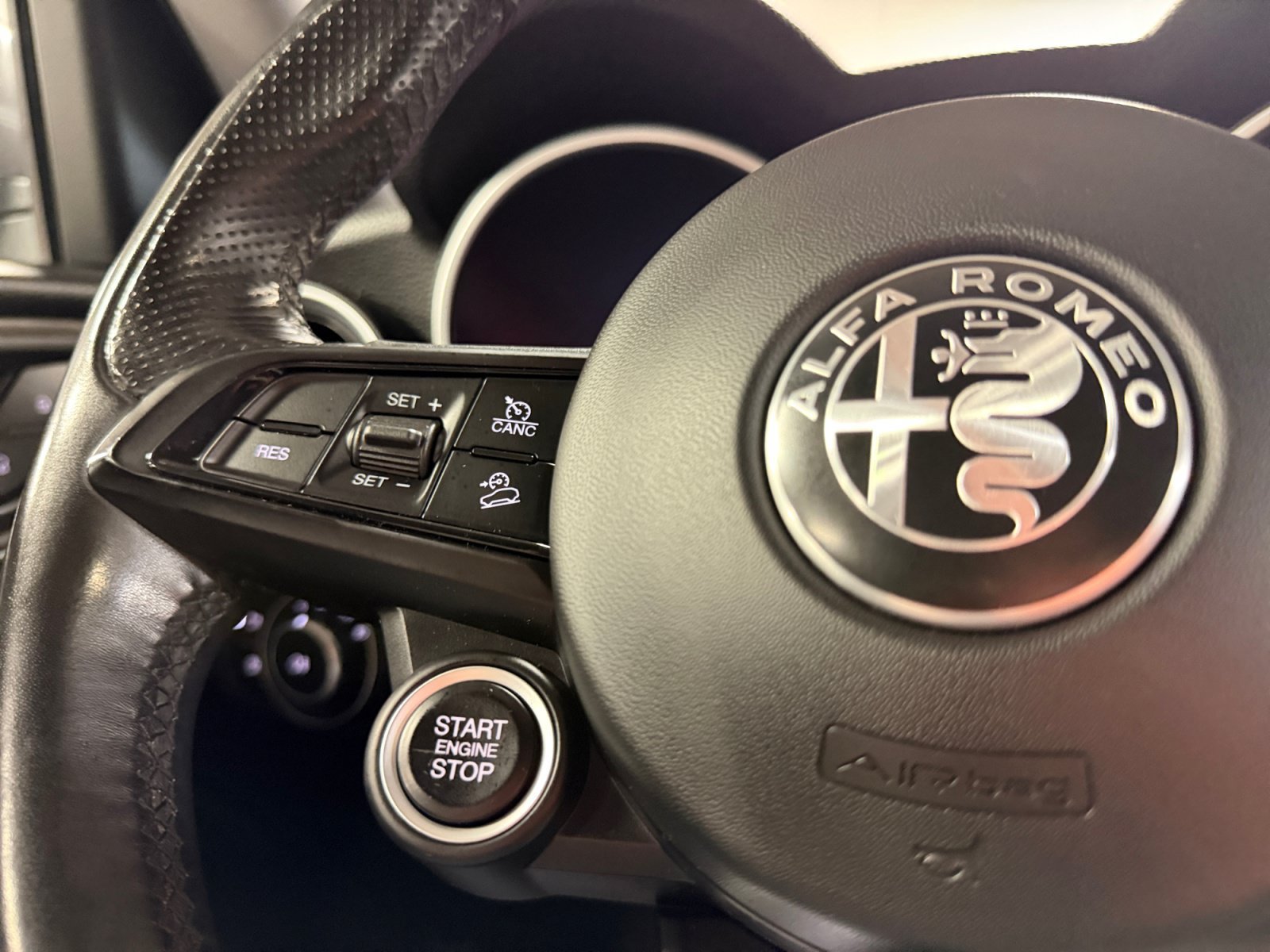 Used 2020 Alfa Romeo Stelvio Ti w/ Active Blind Spot Package AWD/4WD image 36