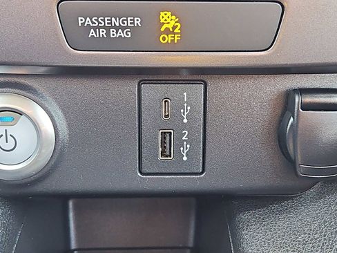 Used 2022 Nissan Leaf S image 16