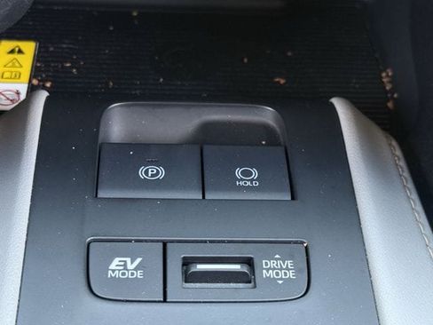 Used 2021 Toyota Venza LE AWD/4WD image 28
