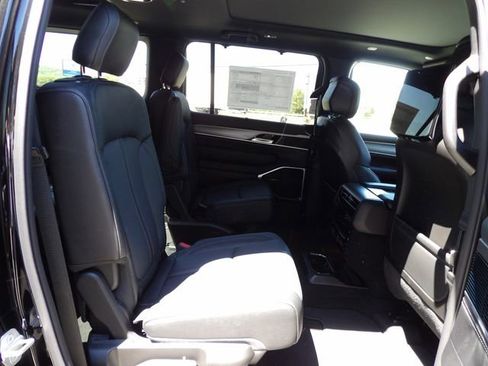New 2026 Jeep Grand Wagoneer Limited AWD/4WD image 12