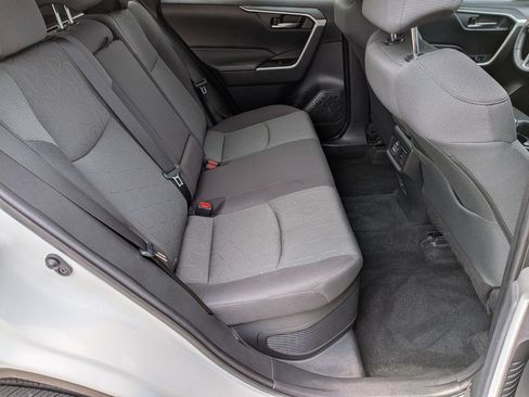 Used 2021 Toyota RAV4 XLE w/ Convenience Package AWD/4WD image 18