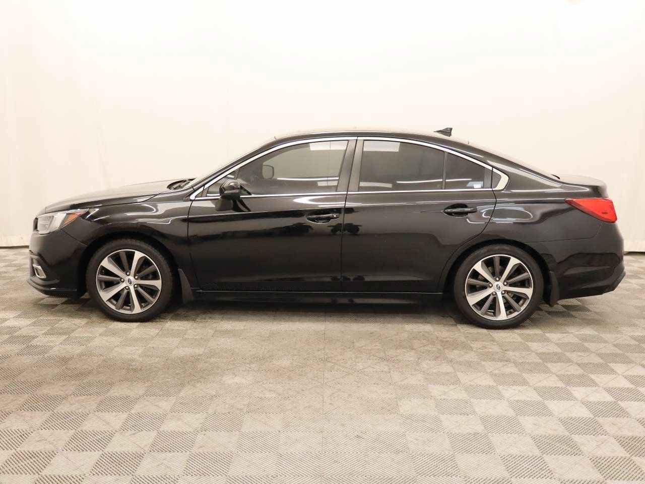 Used 2018 Subaru Legacy 2.5i Limited AWD/4WD image 2