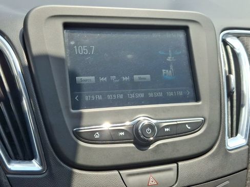 Used 2017 Chevrolet Malibu LT FWD image 19
