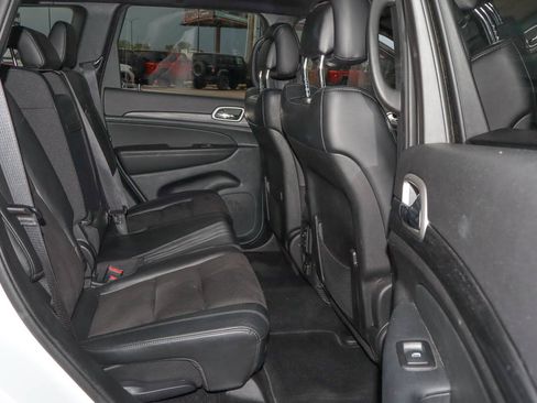Used 2022 Jeep Grand Cherokee Laredo X AWD/4WD image 18
