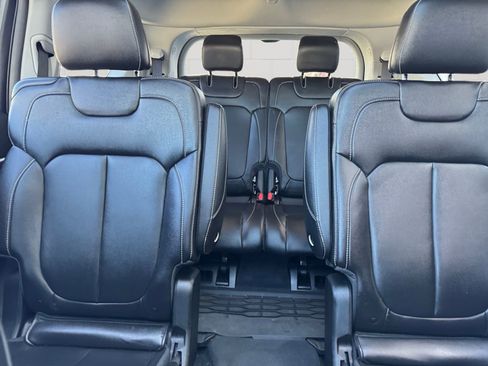 Used 2023 Jeep Grand Cherokee L Limited image 13