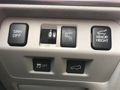 Used 2017 Subaru Forester 2.5i Limited image 18