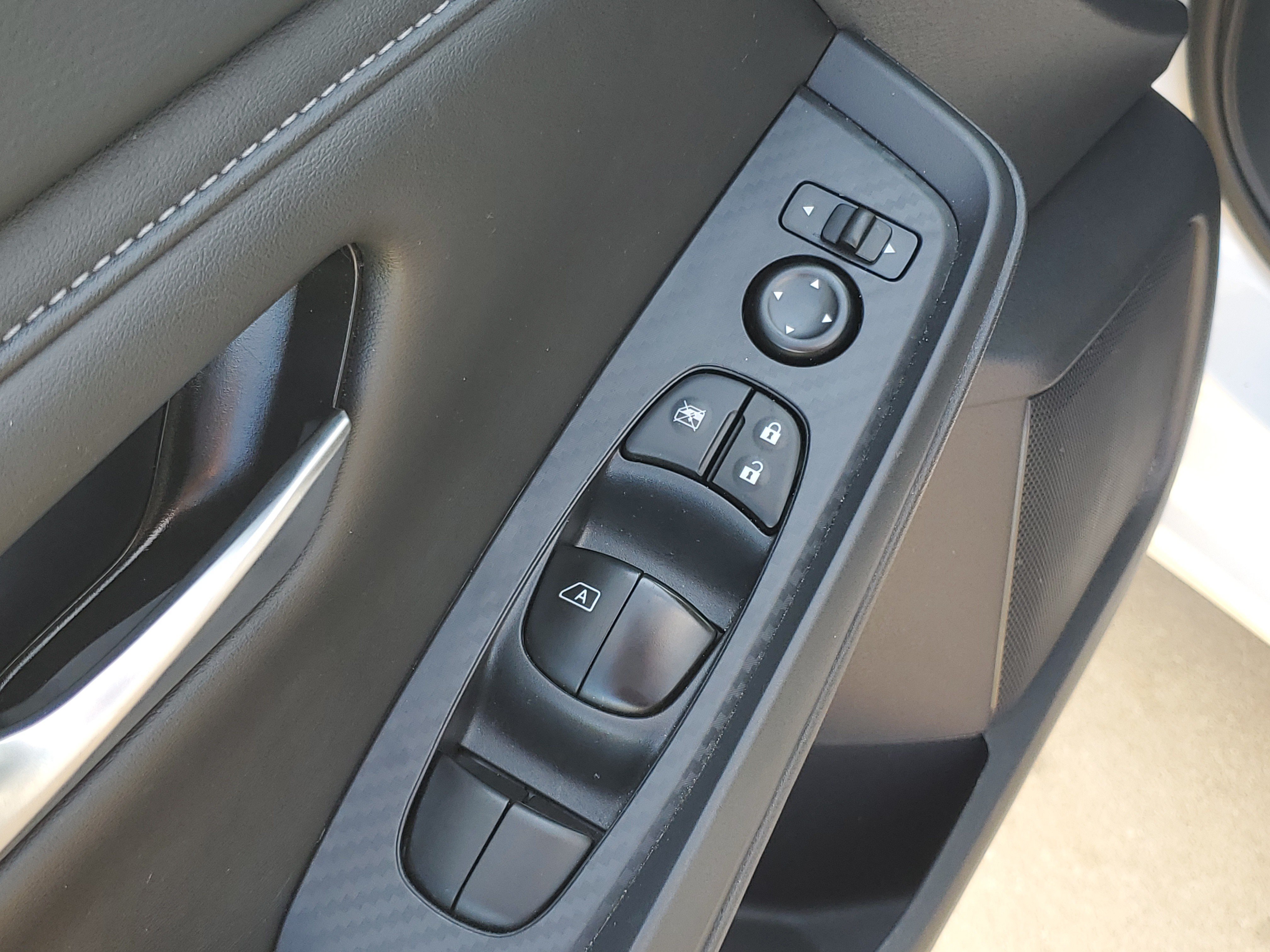 Used 2025 Nissan Sentra SV FWD image 14
