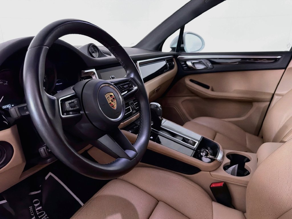 Certified 2023 Porsche Macan AWD/4WD image 4