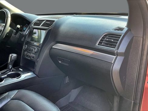 Used 2018 Ford Explorer XLT w/ Equipment Group 202A AWD/4WD image 10