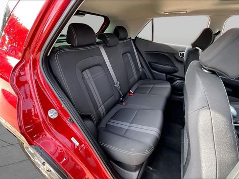 Used 2025 Hyundai Venue SEL FWD image 19