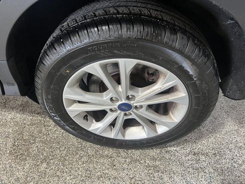 Used 2017 Ford Escape SE w/ Equipment Group 201A AWD/4WD image 27