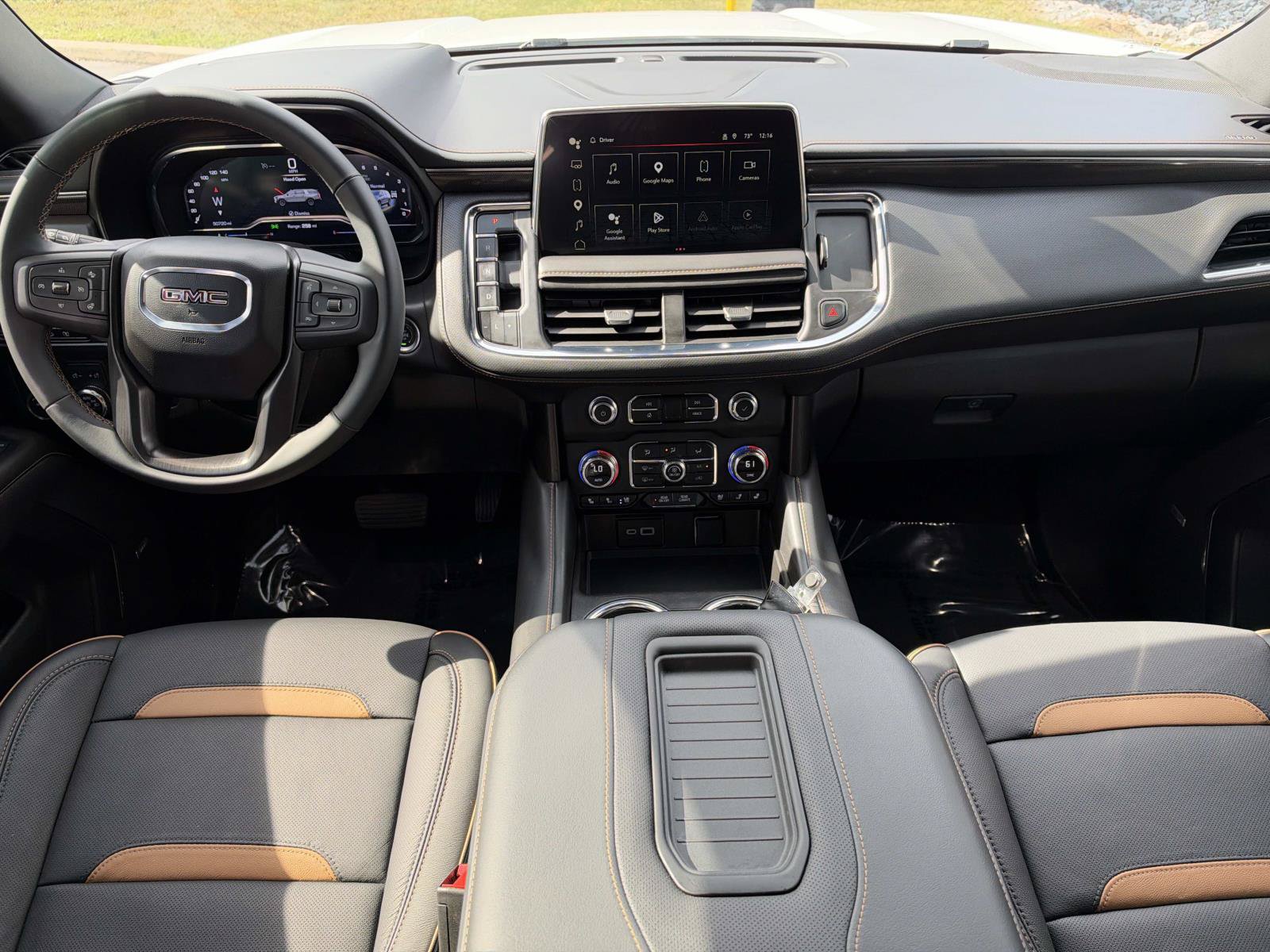 Used 2024 GMC Yukon AT4 w/ Technology Package AWD/4WD image 27