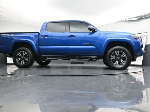 Used 2016 Toyota Tacoma TRD Sport w/ Towing Package image 40