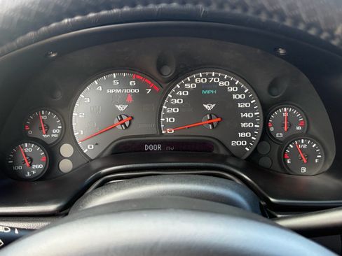 Used 1999 Chevrolet Corvette Coupe w/ Memory Pkg RWD image 16