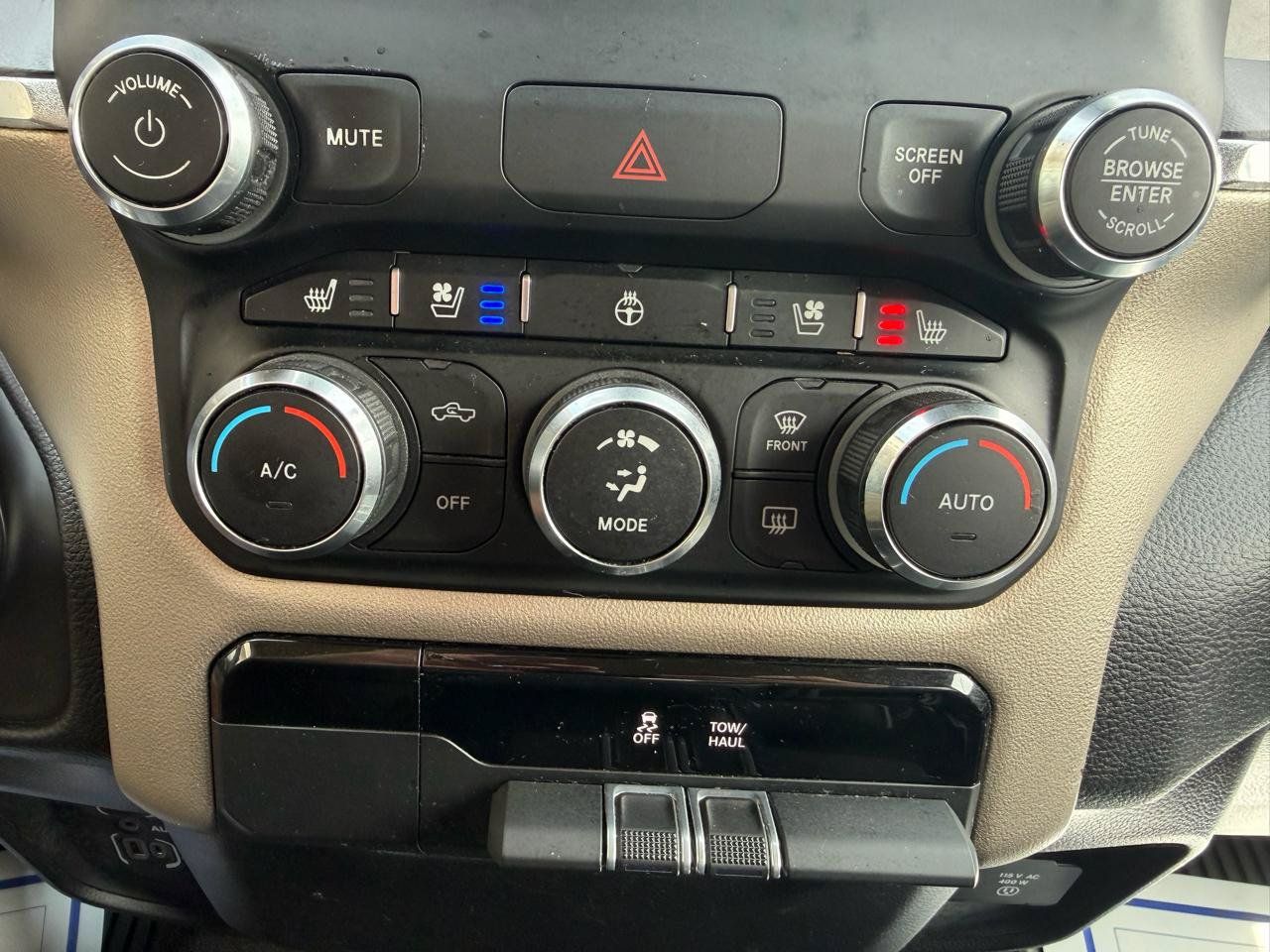 Used 2021 RAM 1500 Laramie AWD/4WD image 16