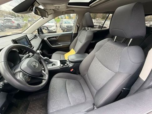 Used 2020 Toyota RAV4 XLE w/ Convenience Package image 6