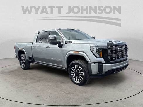 Used 2025 GMC Sierra 2500 Denali Ultimate image 7