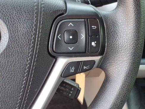 Used 2019 Toyota Highlander LE FWD image 17