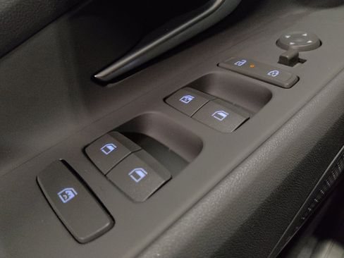 Used 2025 Hyundai Elantra SEL FWD image 27