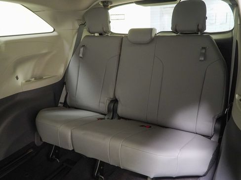 Used 2022 Toyota Sienna XLE AWD/4WD image 44