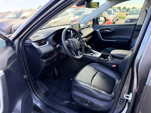 Used 2021 Toyota RAV4 Limited AWD/4WD image 9