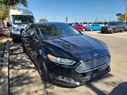 Used 2016 Ford Fusion SE w/ Equipment Group 202A image 2
