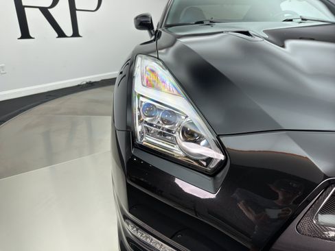 Used 2015 Nissan GT-R Premium AWD/4WD image 13