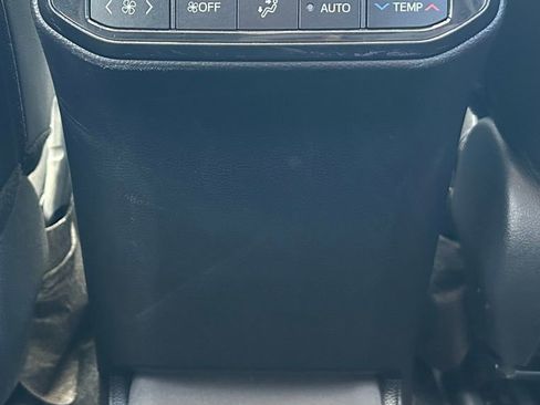 Certified 2024 Toyota Highlander XLE image 19