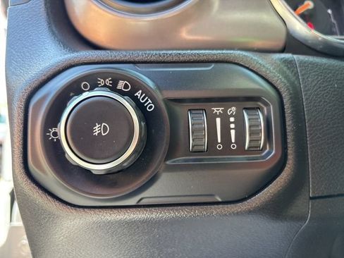 Used 2022 Jeep Wrangler Unlimited Sport AWD/4WD image 32