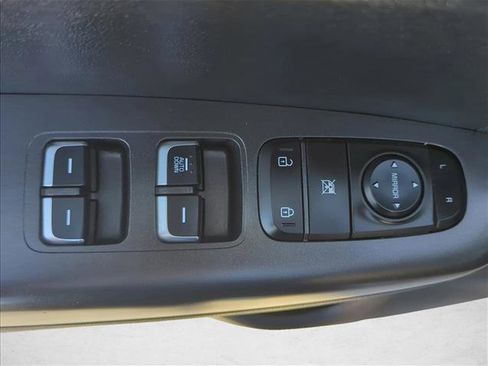 Used 2022 Kia Sportage LX image 8