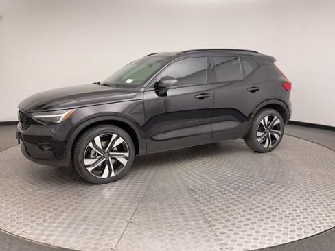 Used 2024 Volvo XC40 B5 Plus w/ Protection Package Premier AWD/4WD image 6
