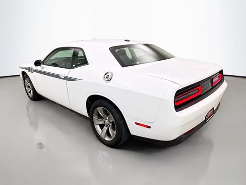 Used 2015 Dodge Challenger SXT w/ Driver Convenience Group RWD image 5