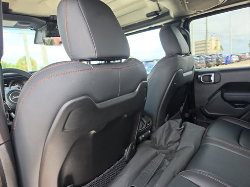 Used 2018 Toyota Tacoma TRD Sport RWD image 10