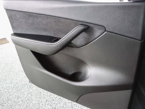 Used 2022 Tesla Model Y Performance image 19