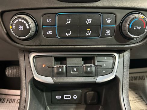 Used 2024 GMC Terrain SLE AWD/4WD image 6