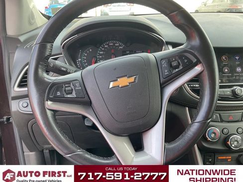 Used 2022 Chevrolet Trax LT w/ Premium Seat Package AWD/4WD image 19