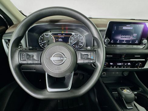 Used 2022 Nissan Rogue SV FWD image 11