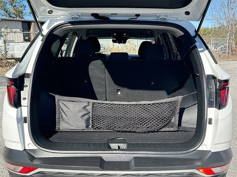 Used 2023 Hyundai Tucson SE image 16