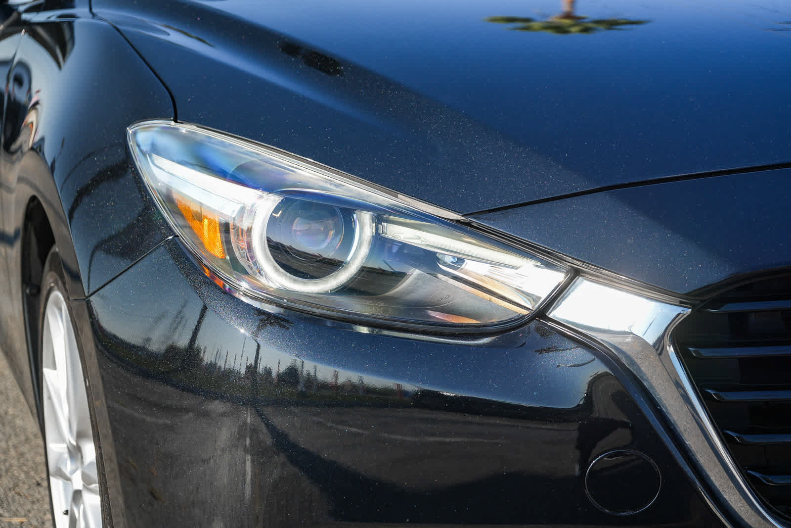Used 2017 MAZDA MAZDA3 Grand Touring w/ Premium Equipment Package FWD image 4