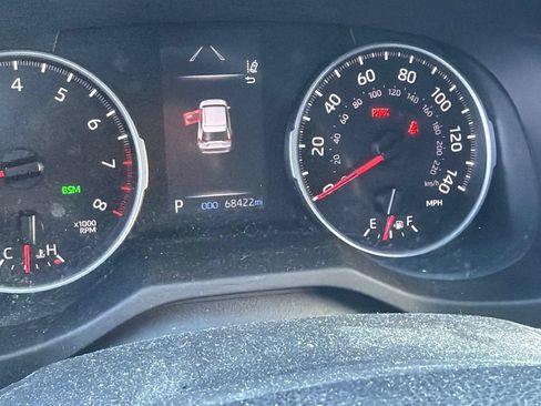 Used 2021 Toyota RAV4 XLE Premium AWD/4WD image 10