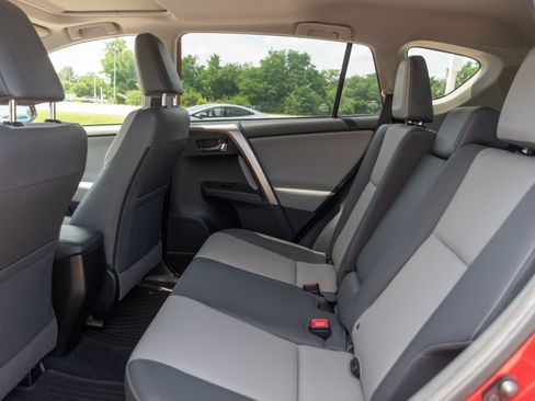 Used 2015 Toyota RAV4 Limited AWD/4WD image 16