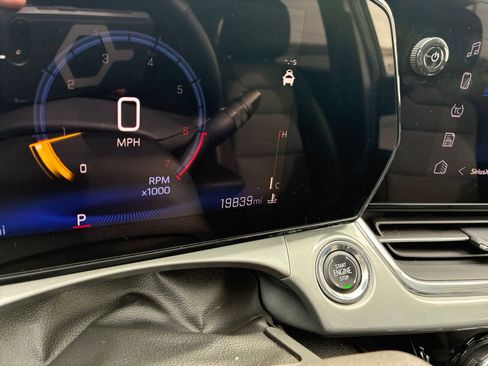 Used 2025 Chevrolet Trax LT w/ LT Convenience Package image 39