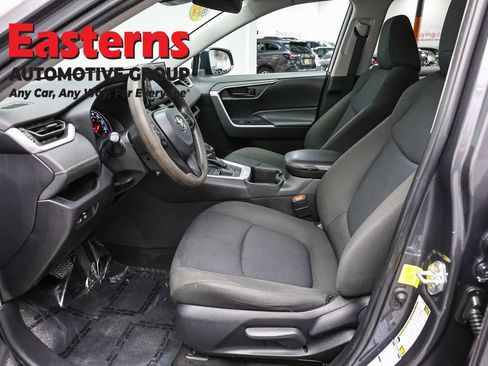 Used 2022 Toyota RAV4 LE AWD/4WD image 13