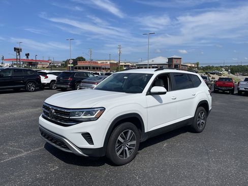 Used 2023 Volkswagen Atlas SE image 1
