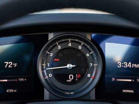 Used 2024 Porsche 911 Carrera 4S w/ Sport Package image 36