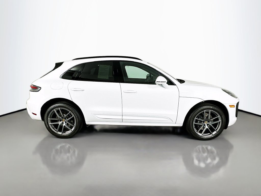 Certified 2025 Porsche Macan AWD/4WD image 8