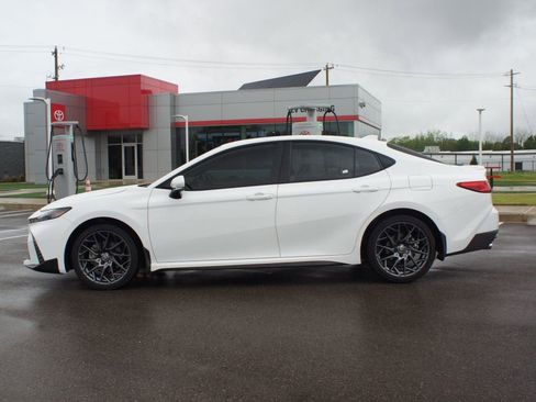 Used 2025 Toyota Camry SE w/ Convenience Package AWD/4WD image 12
