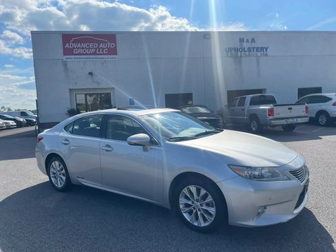 Used 2013 Lexus ES 300h w/ Luxury Pkg FWD image 22