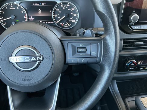 Used 2024 Nissan Pathfinder S image 13