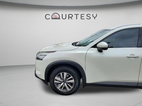 Used 2023 Nissan Pathfinder SL AWD/4WD image 31